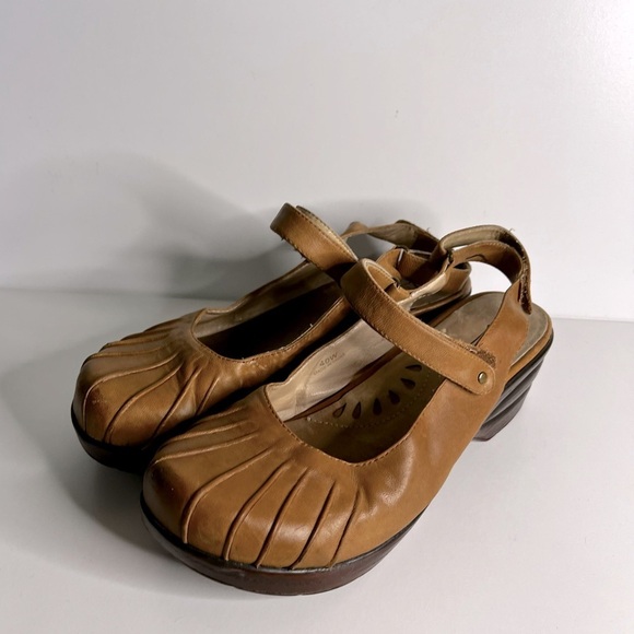 Portlandia Mary Jane Sling Back Clogs - Picture 2 of 7